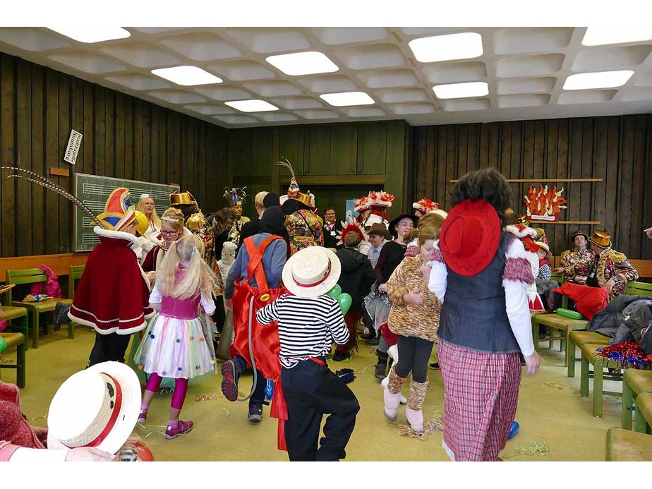 Naumburger Prinzenpaare mit Hofnarren besuchen den Kindergottesdienst (Foto: Karl-Franz Thiede)